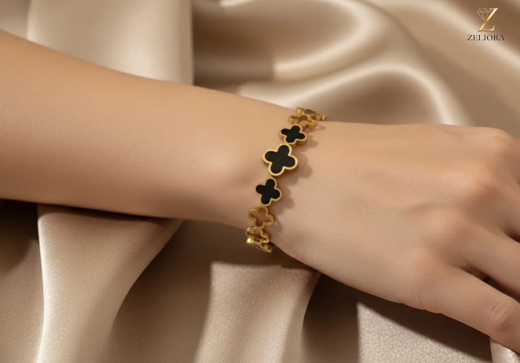 Lucky Charm Clover Kada - Image 1