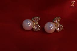 Bow Pearl Studd Earring thumbnail 2
